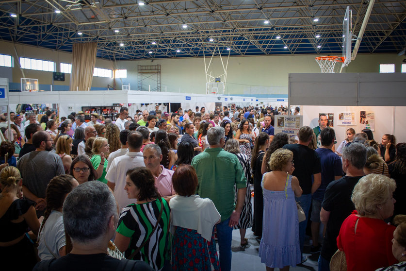 Ambiente o domingo á tarde na Feira de PROLIMIA