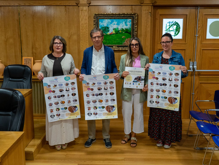 Ángeles Martínez, Carlos Gómez, Tania Cardenal e Mary Salgado - Presentación I Expofamilia