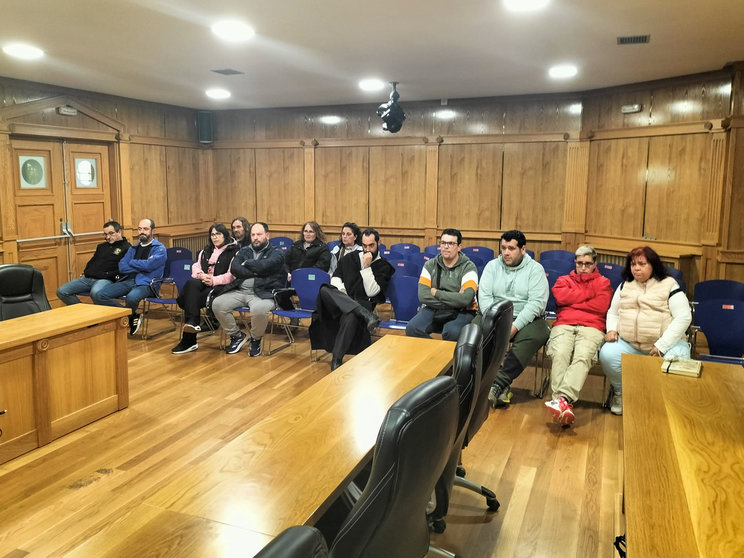 Algúns dos hostaleiros asistentes á reunión.